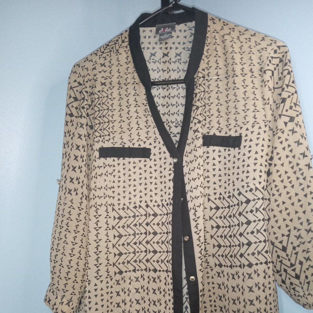 1X DOTS TAN WITH BLACK PATTERN LONG SLEEVE SHEAR BLOUSE